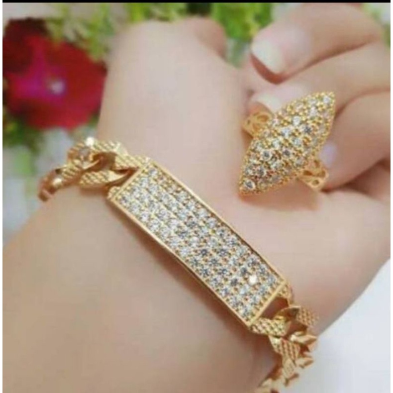 Gelang tangan plat kotak B set cincin elisabet perhiasan wanita titanium gold 18k