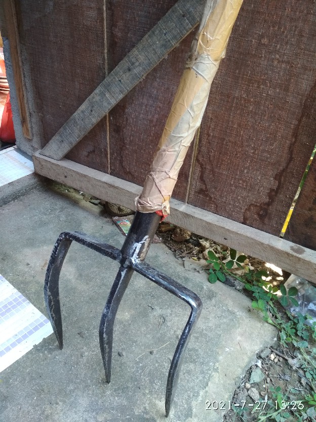 Garpu Tanah 3 Gigi Baja Super - Sendok Dodos Untuk Berkebun