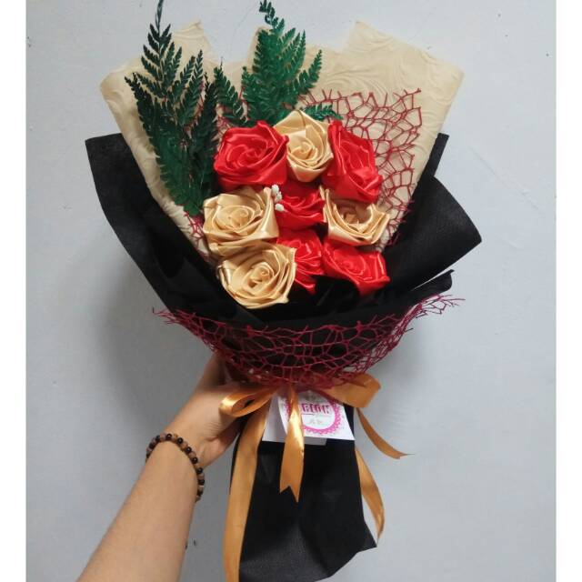 Bunga wisuda/ buket wisuda jakarta/ buket coklat / buket boneka/ bunga wisuda murah/ bunga flanel