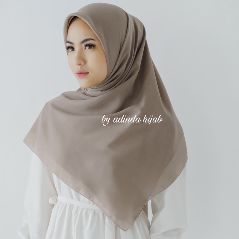 Bella square Syari jumbo 130x130 cm Jilbab Segiempat Polly Cotton Hijab Voal Kerudung