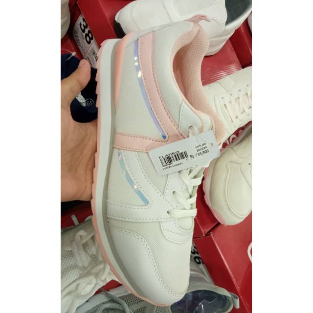  Sepatu  Sneakers  wanita  brand matahari merk  Fladeo 245 ribu 