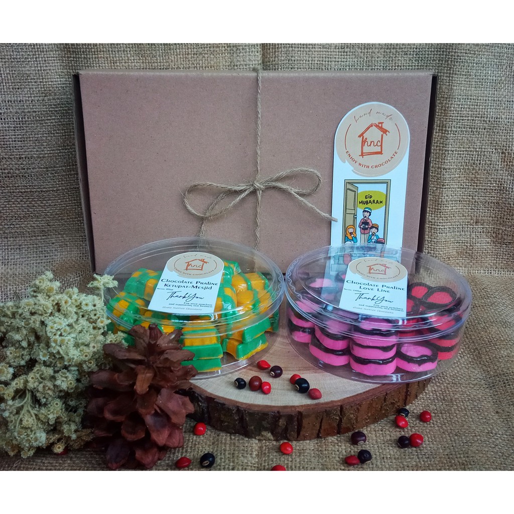 

Paket TK-4 Cokelat Praline Love Line & Ketupat-Mesjid / Custom Chocolate