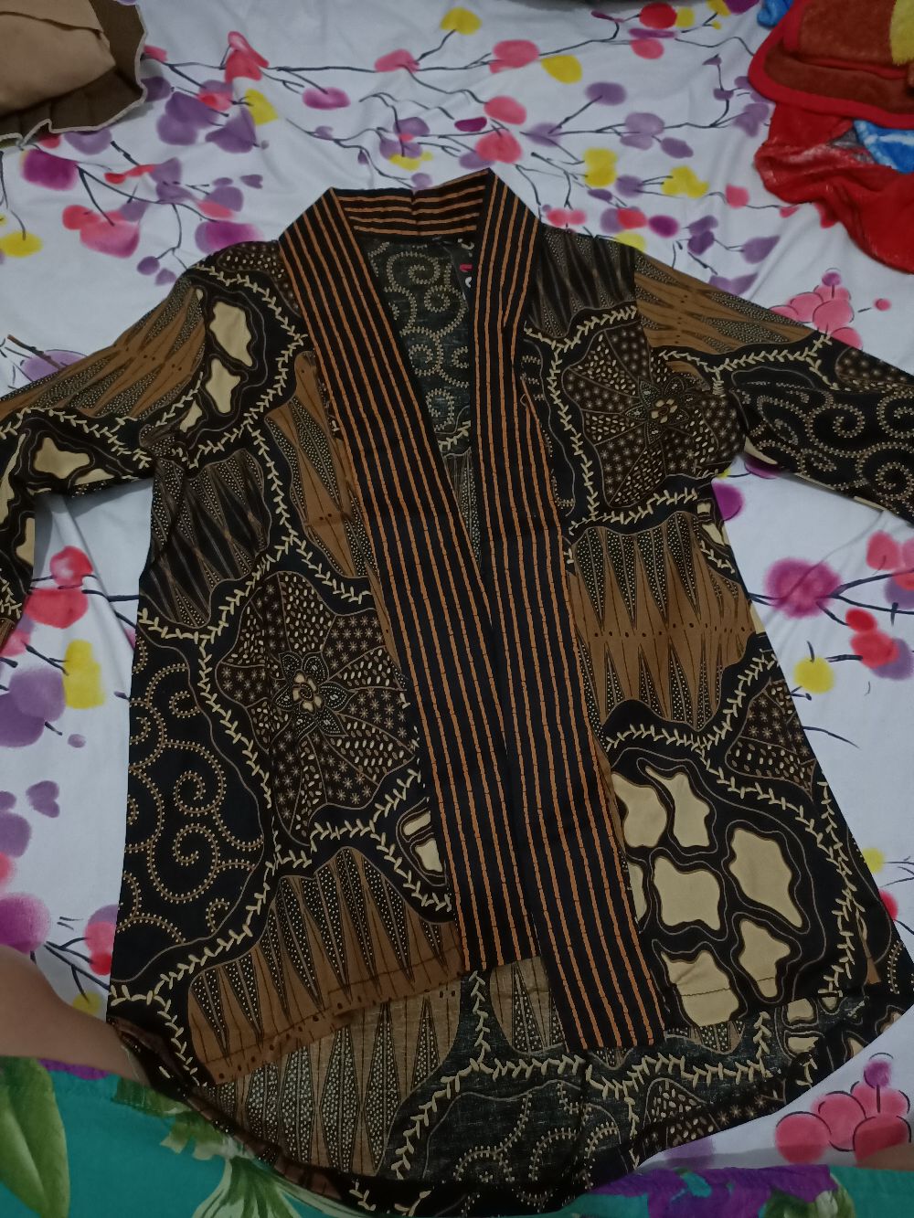 Leon Outer / Blazer Batik Wanita