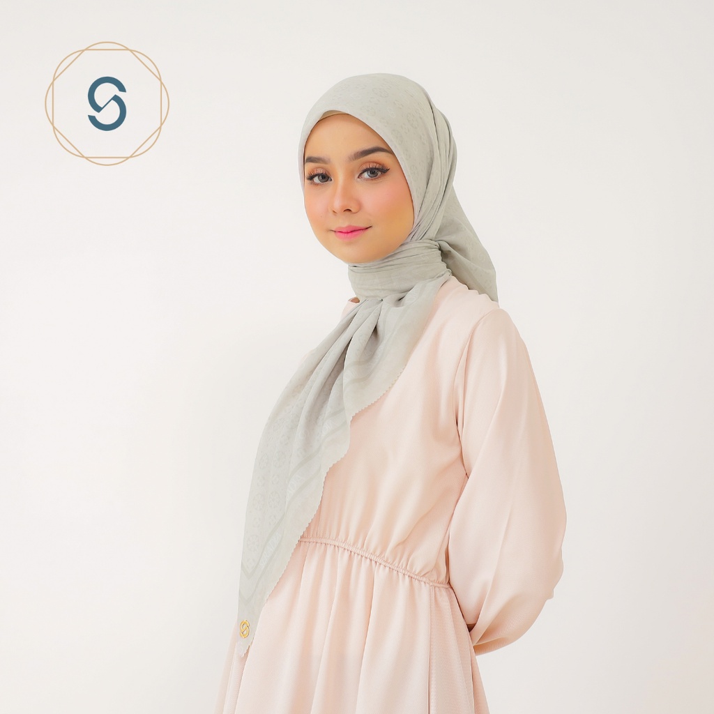 Seradia Hijab Segi Empat Monogram 2.0-Crestline