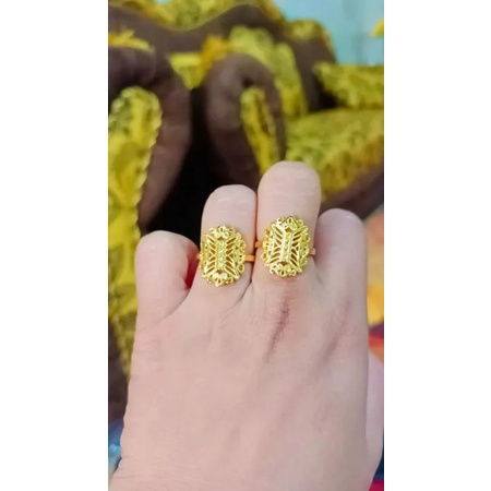 kalung ,cincin motif pintu Aceh (kalung+liontin) dan bisa jadi Bros cantik,awet,mewah