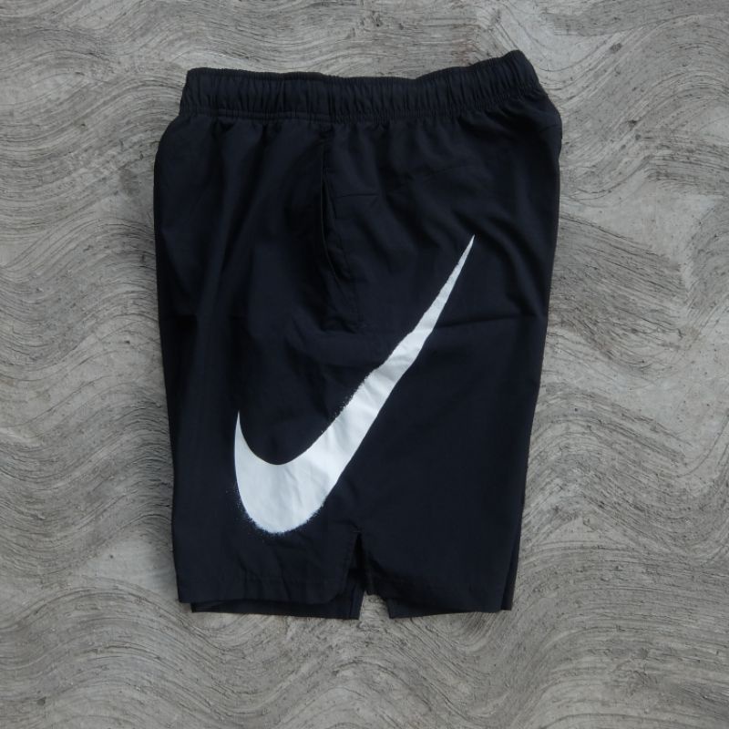 celana pendek nike big swoosh