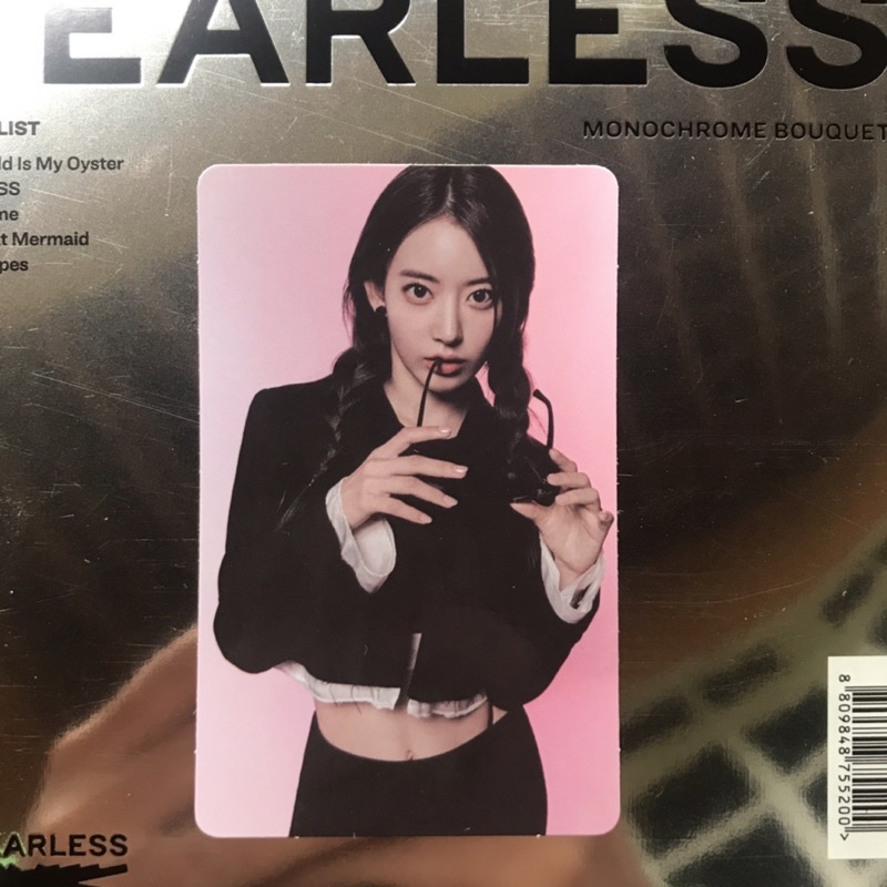 PC SAKURA LE SSERAFIM FEARLESS MONOCHROME BOUQUET PINK WHITE MURAH MONO BOUQET MONOCROME