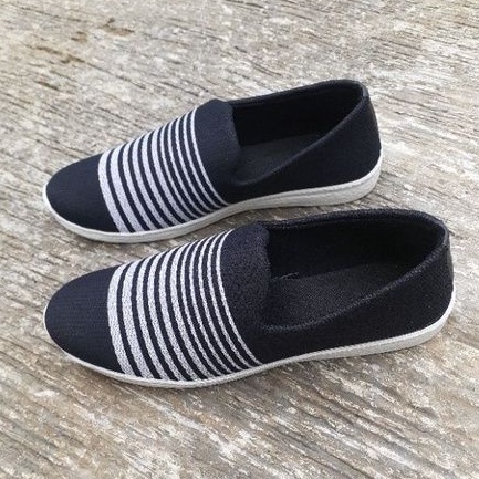 sepatu slip on wanita print garis murah berkualitas