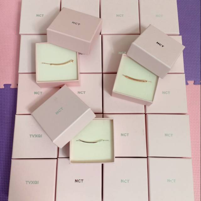 SM Artist - Birthday Bracelet (February)