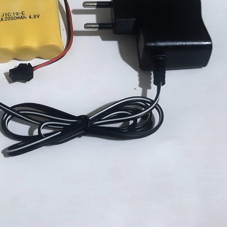 ۝ Paket Adaptor Charger + Batterai Mobil Remot Control/RC 4AA Ni-Cd 4.8v - 2000mAh Socket Hitam 2pin