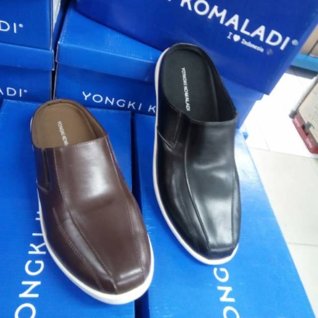 Sepatu slop pria yongki komaladi