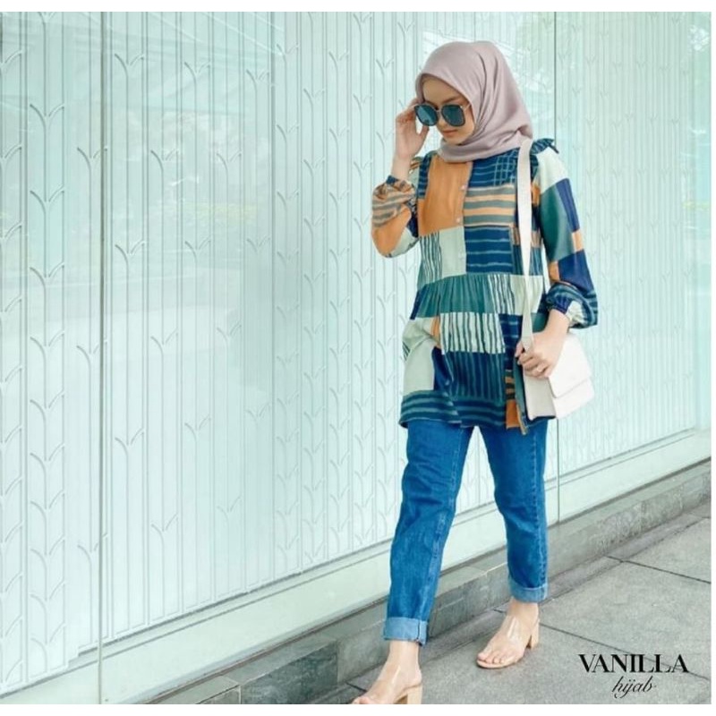 ❌SOLD by WA❌ preloved vanilla hijab - Doris blouse boston size S