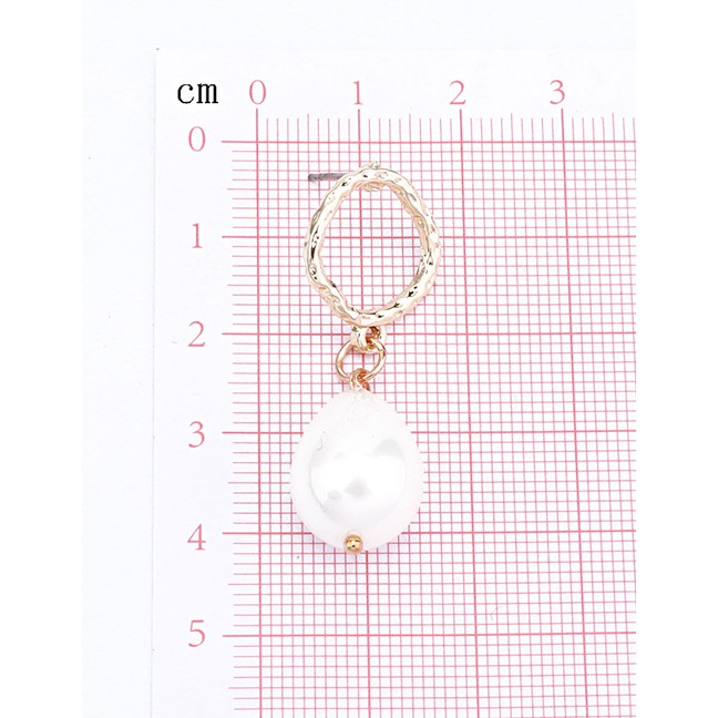 LRC Anting Tusuk Fashion White Shell Pearl Earrings F66637