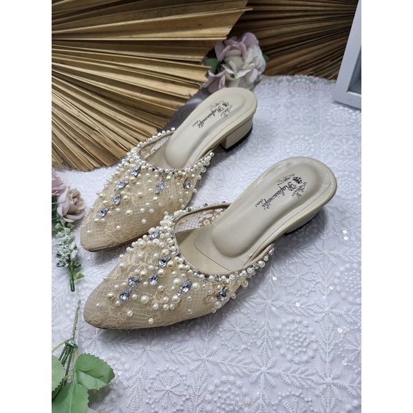 sepatu sintya cream tinggi 3cm tahu