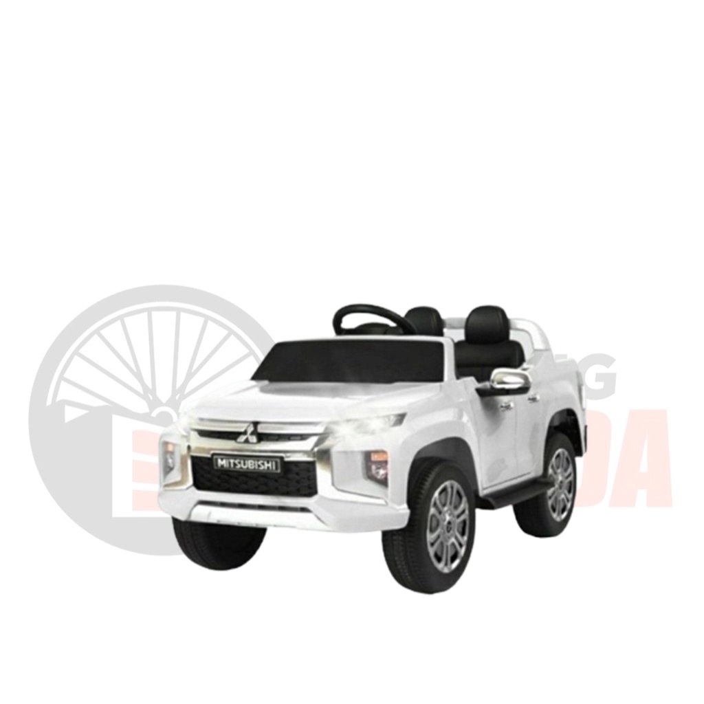 Mobil Aki MITSUBISHI pajero sport dakkar TRITON M8688 MITSUBISHI OFFICAL LICENSED PRODUCT STRADA-White