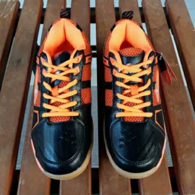 Sepatu li ning