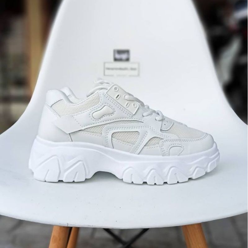 SEPATU SPORT D'LITES WHITE