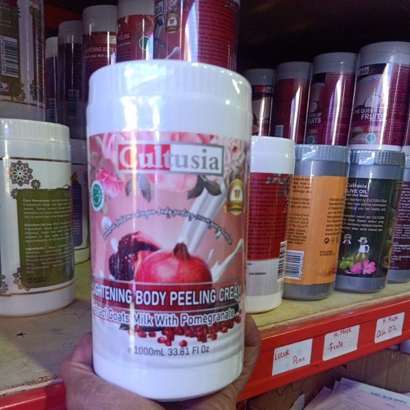 Cultusia Lightening Body Peeling Cream Pomegranate ( Lulur tanpa Bilas ) 1.000 ml
