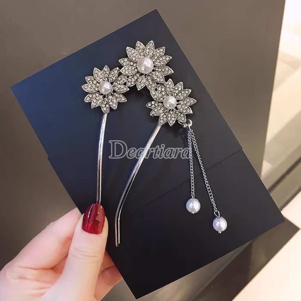 Jepit Rambut Desain Bunga Aksen Berlian