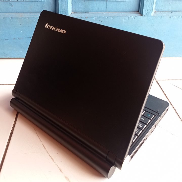 Lenovo ideapad S10 Warna Hitam 10 inch RAM 2GB HDD 160GB Netbook Second