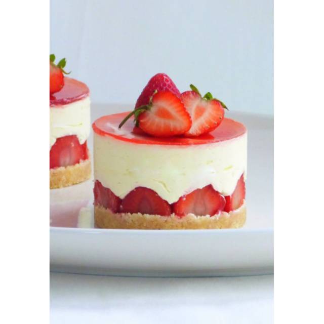( FRESH DAILY) STRAWBERRY CHEESECAKE DESSERT BOX 250 GRAM