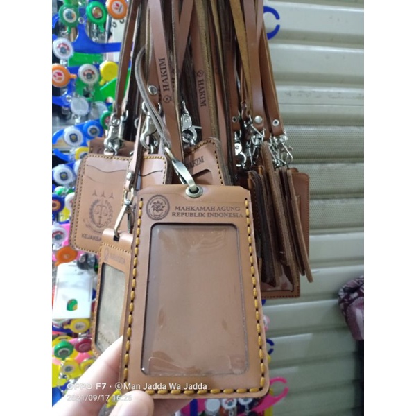 

TALI NAME TAG ID CARD MAHKAMAH AGUNG HOLDER ATAU GANTUNGAN ID CARD MA KULIT ASLI.