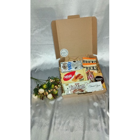 

Snack box by @bouquet.wins