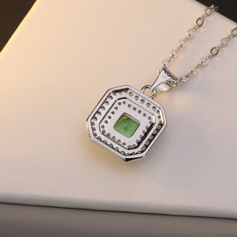 [Ready Stock]Fashion Inlaid Diamond Square Pendant Silver Necklace