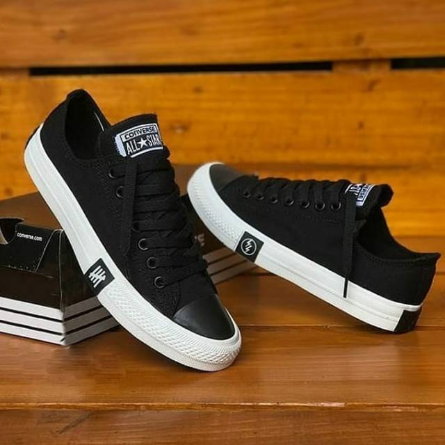 SEPATU PRIA CONVERSE ALL STAR LOW CHUCK TAYLOR UNDEFEATED X CLASSIC