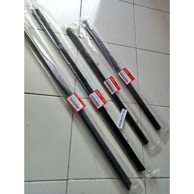Pelipit Plipit Lis List Karet Bawah Jendela Kaca Pintu Luar Honda Jazz (Kode 001)