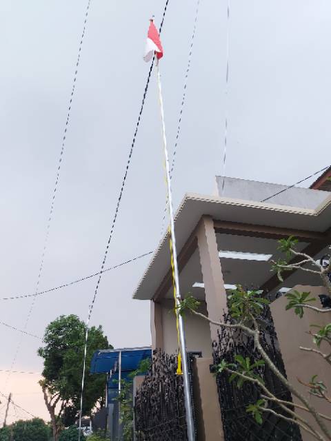 Tiang bendera merah putih 4 meter galvanis tahan karat Bendera Premium 135 x90