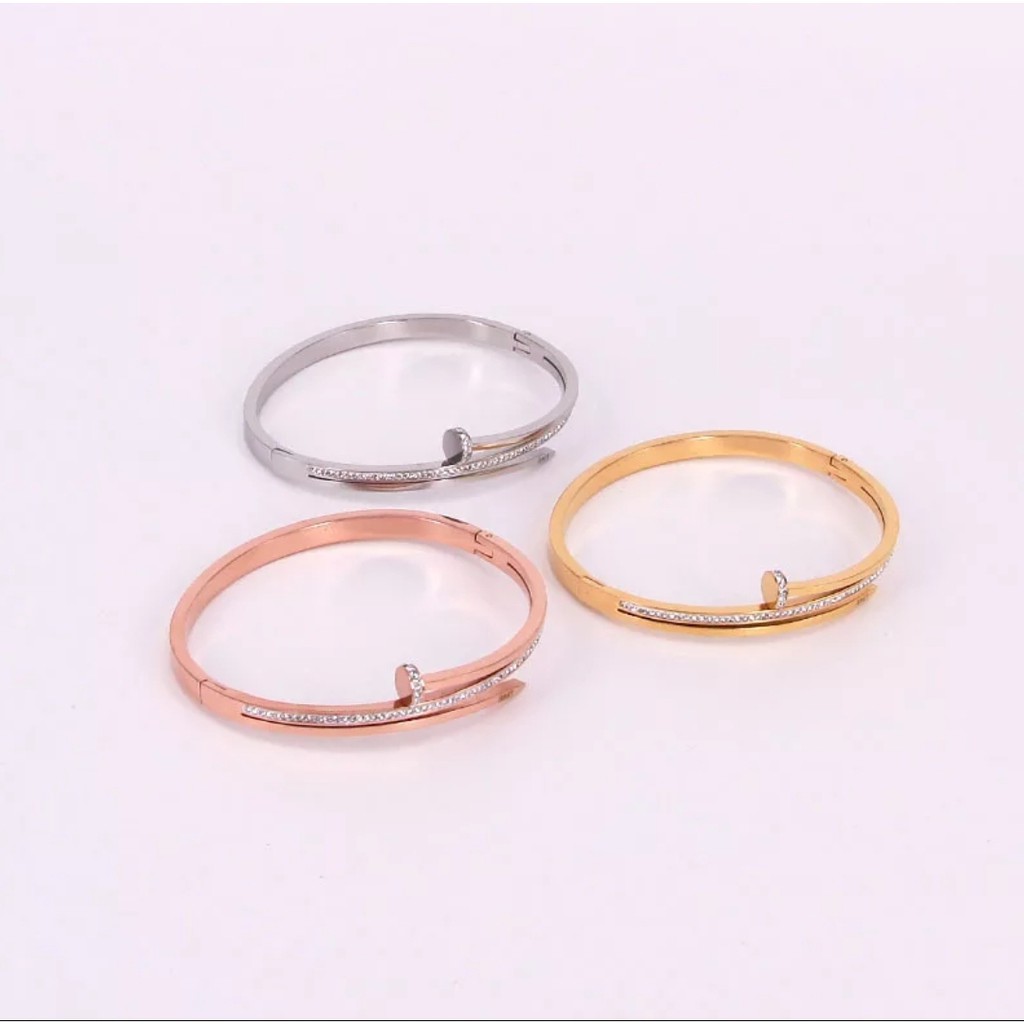 Gelang Bangle Titanium Model Paku Love Diamonds Dengan Embosan Love
