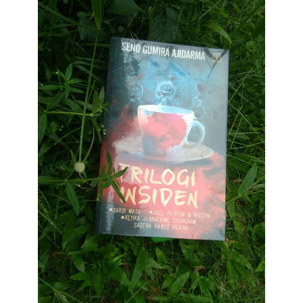 Buku kumcer Trilogi Insiden