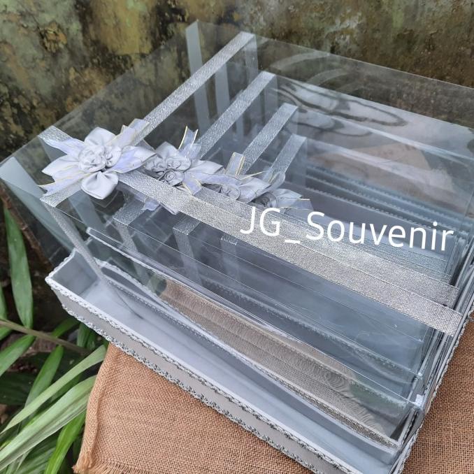 

AKSESORIS PERNIKAHAN KOTAK HANTARAN SESERAHAN MIKA ISI 4 KOTAK WARNA SILVER PERLENGKAPAN PESTA CRAFT
