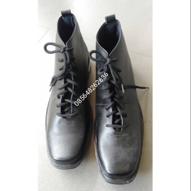 Sepatu kulit asli pria