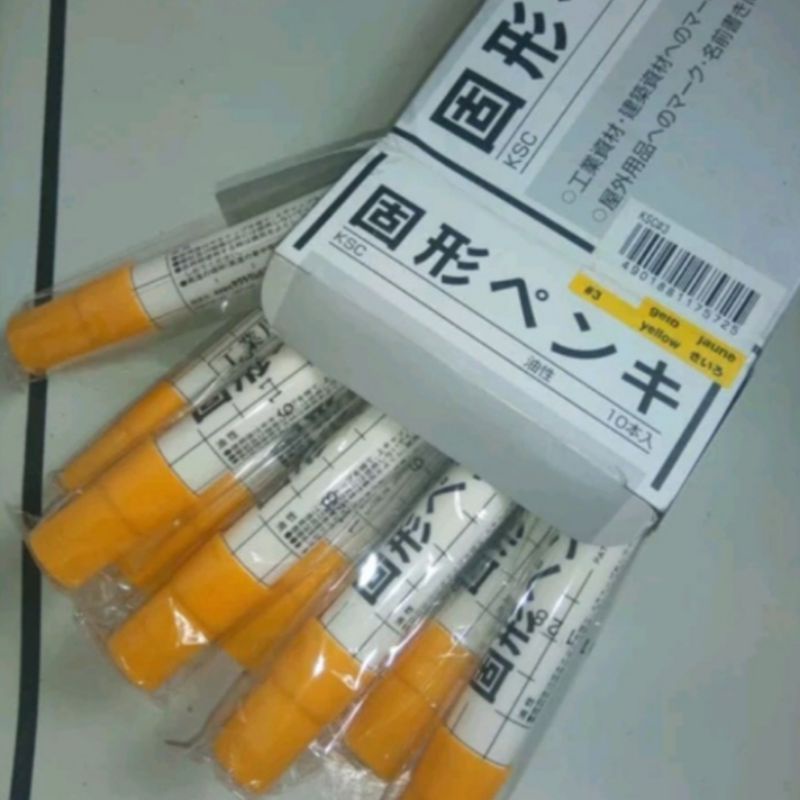 

spidol permanen marker sakura warna kuning. penanda permanen