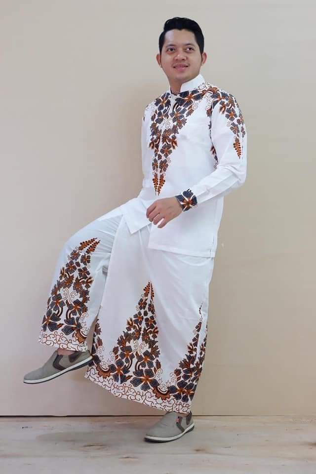 Batik Solo Setelan Celana Sarung Dan Kemeja Koko