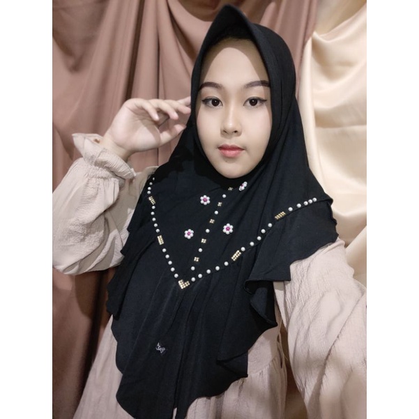 Hijab Instan Hitam Elegant