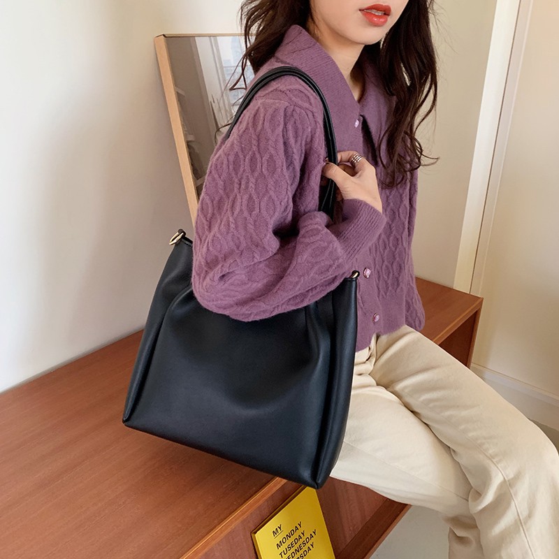 Tas Bahu Tote Korea Simple Kapasitas Besar untuk Wanita