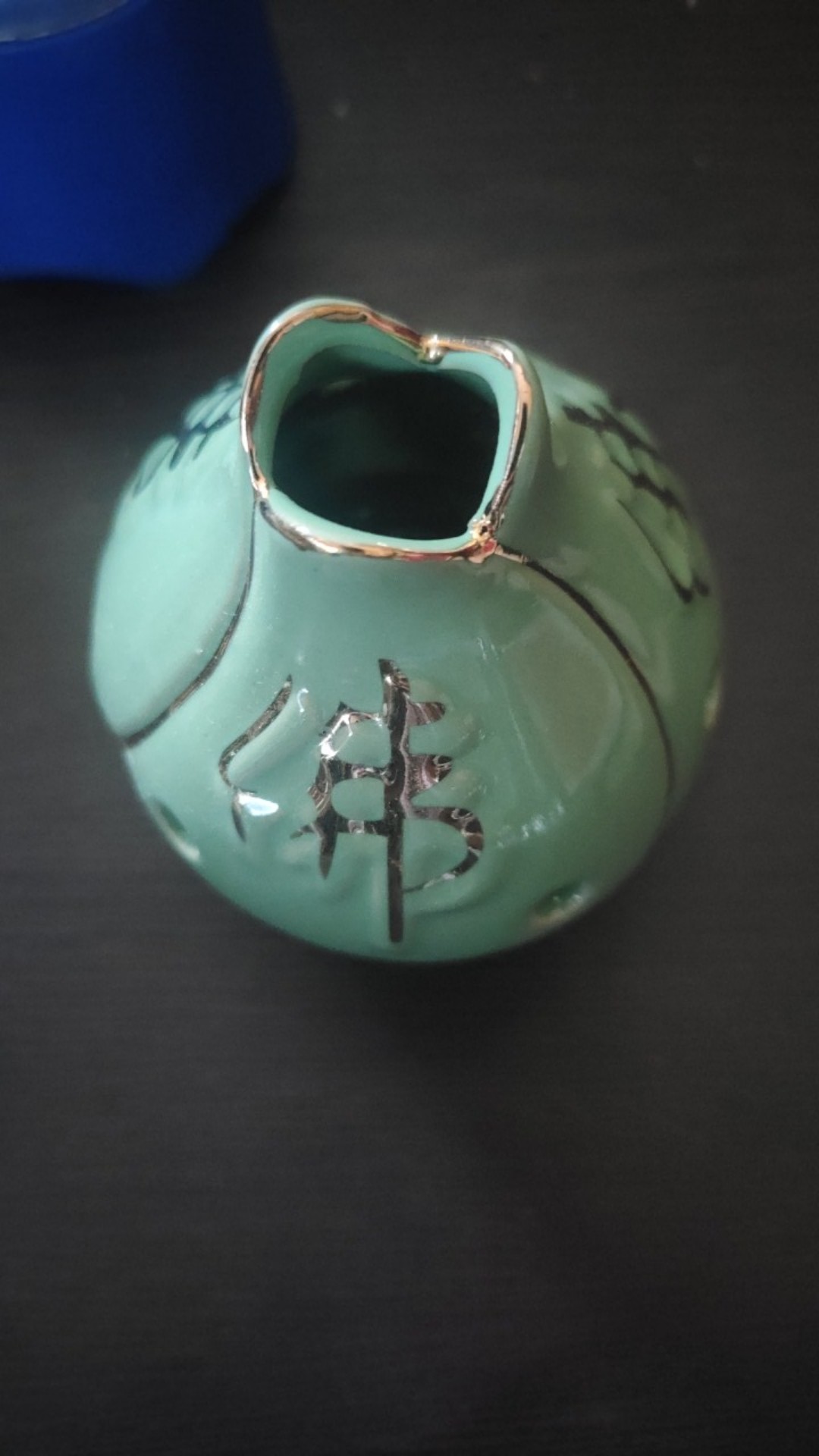 Dupa Kerucut. Tempat Bakar Dupa Kerucut Hijau