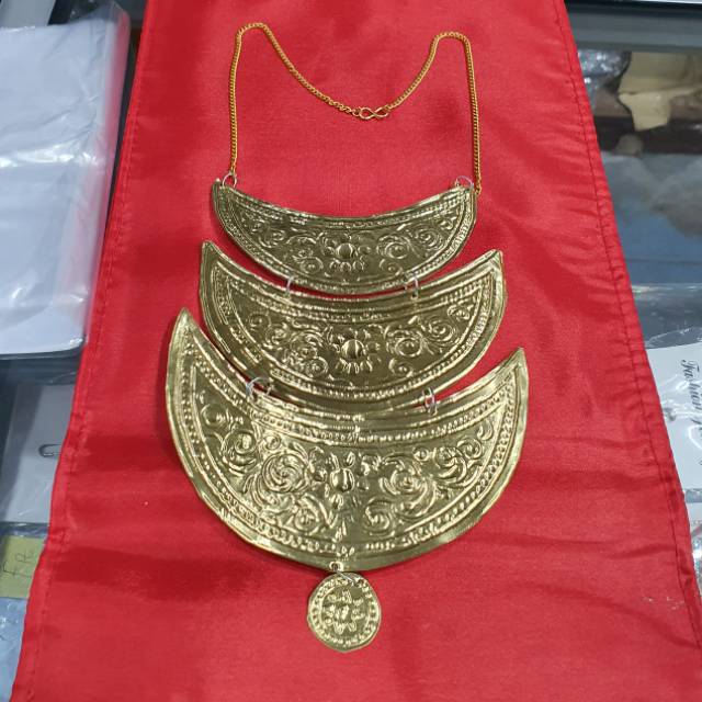 Kalung  Bulan Sabit Adat NTT