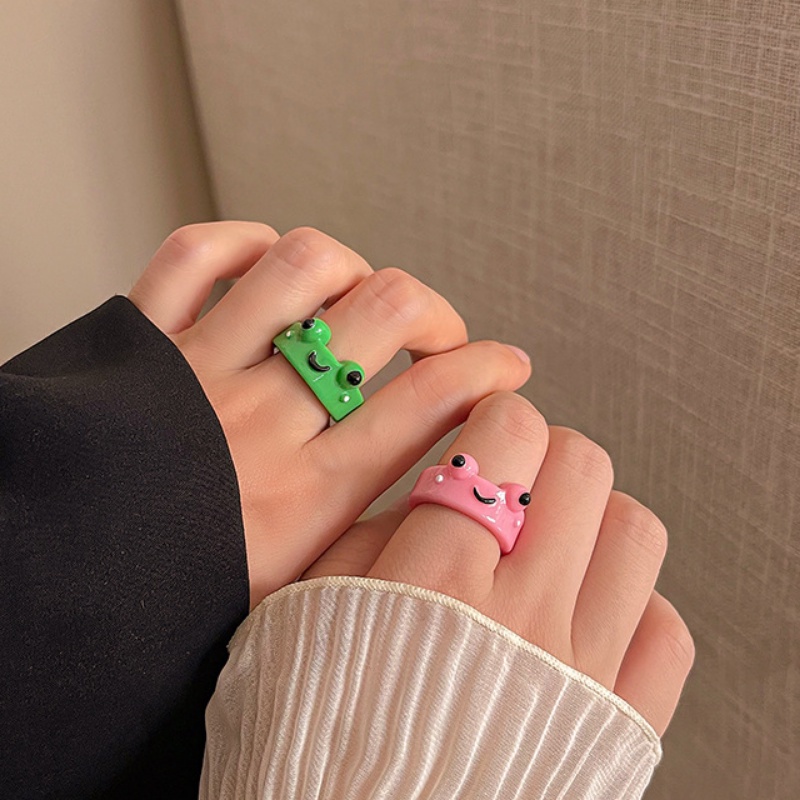 Roselife Cincin Gaya Korea Motif Kartun Katak 3D Bahan Resin Untuk Perhiasan Pria / Wanita / Unisex