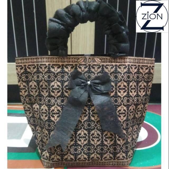 

ZION - Tas hajatan R5 mewah untuk dos kue