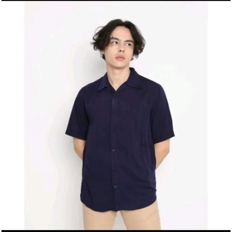 KEMEJA RAYON POLOS PENDEK - KEMEJA PRIA ERIGO - HM ERIGO COWO