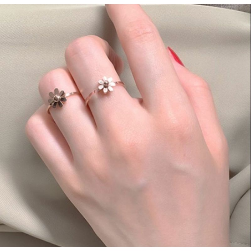 Cincin Daisy Titanium Dengan Motif Bunga Kecil Simple Anti Karat N210102107