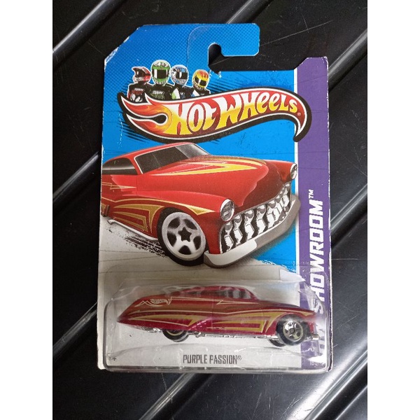 hotwheels PURPLE PASSION merah strip gold HW showroom blue card card lawas