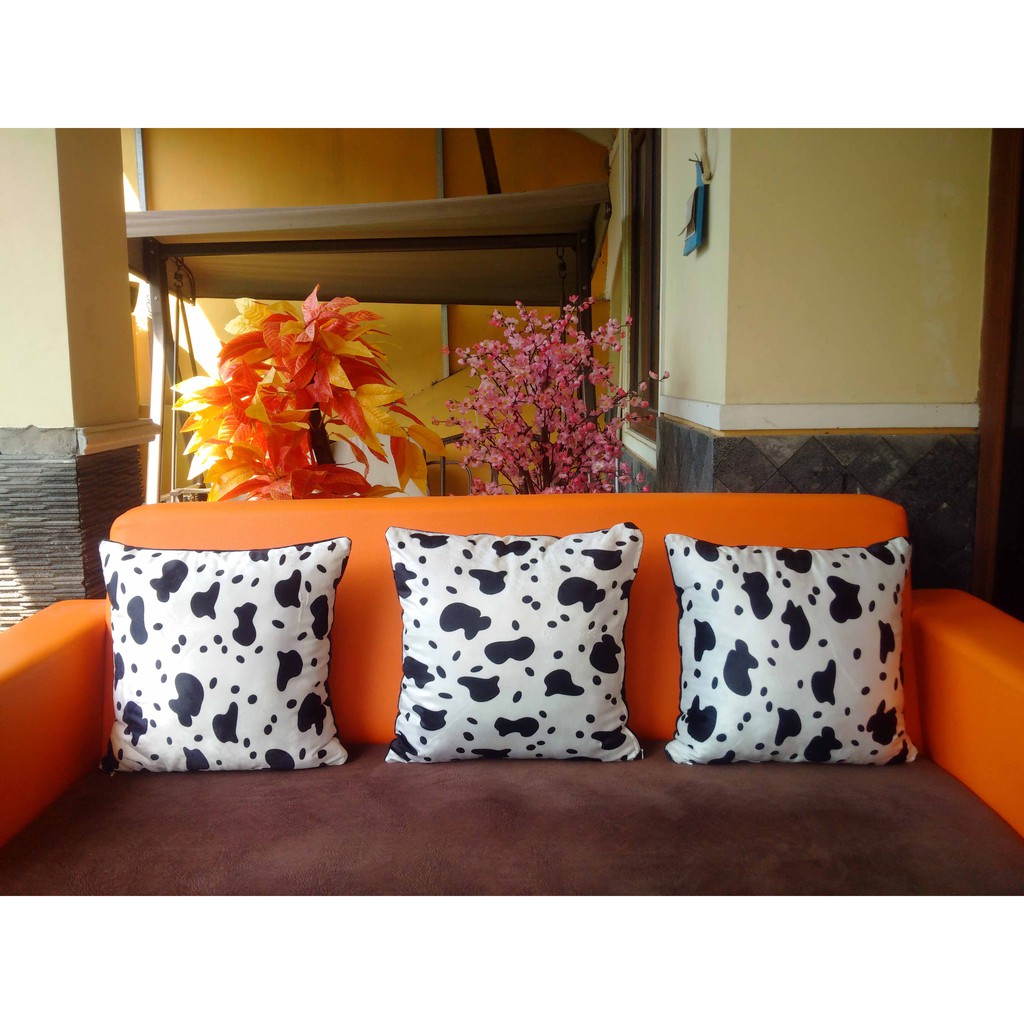 Sarung Bantal Sofa - Cover Bantal Sofa Motif Corak Sapi Hitam