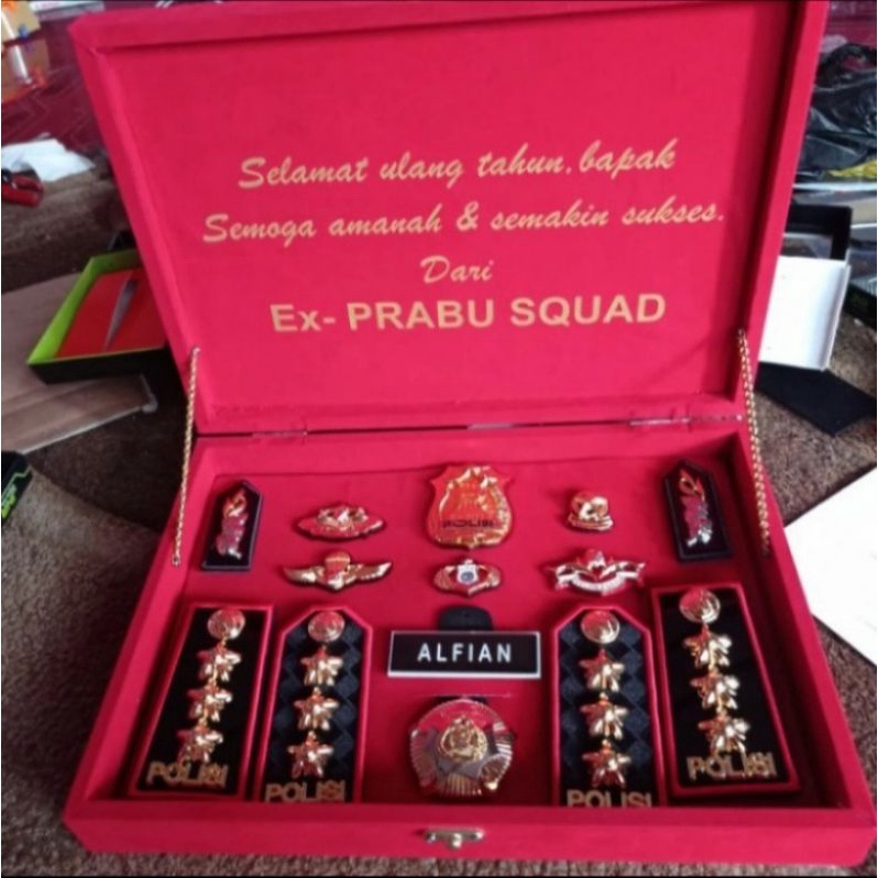 

Pangkat Polisi satu Paket buat kado barang original