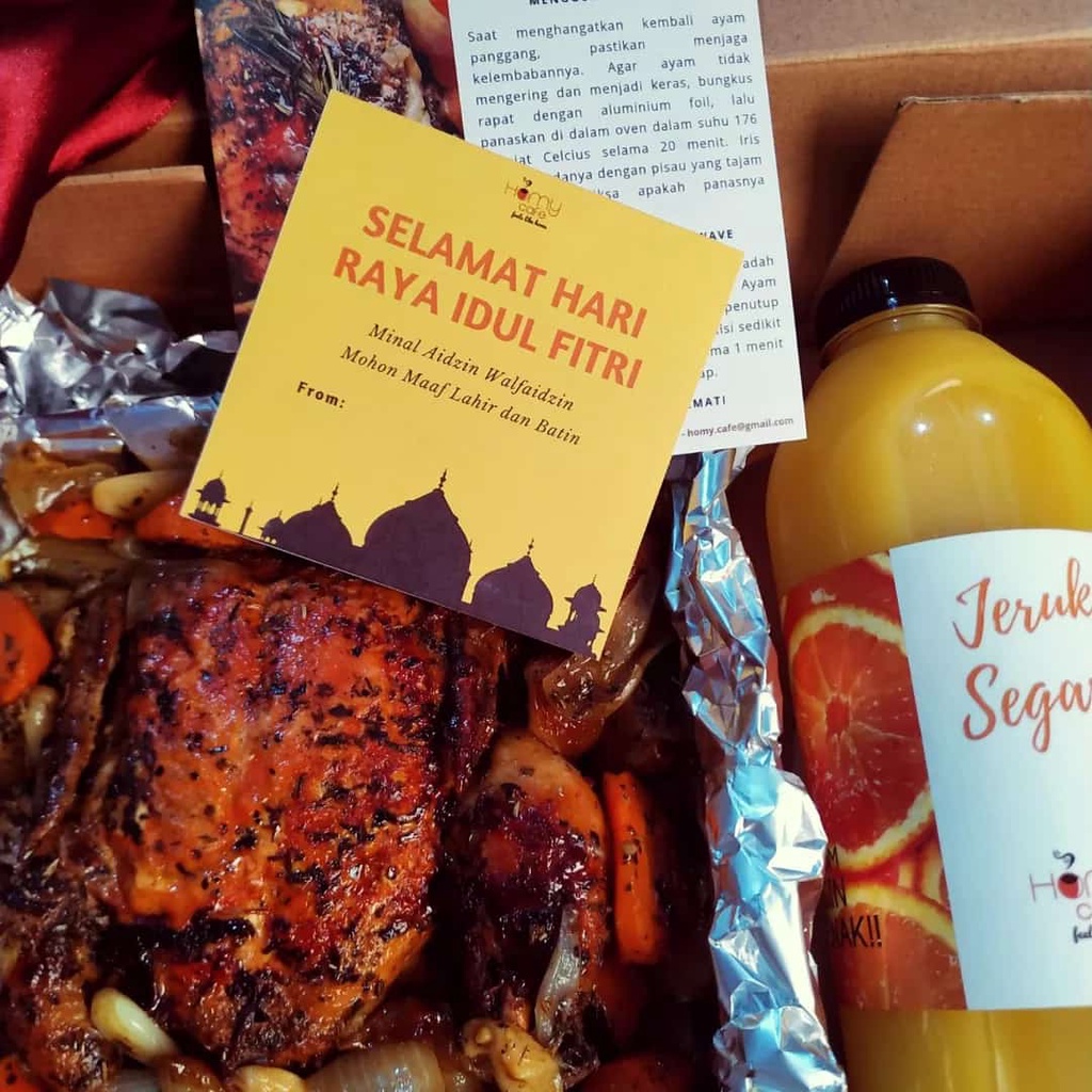 

Hampers Homy Roasted Chicken and 1 Liter Fresh Orange Juice (Jeruk Peras Murni)