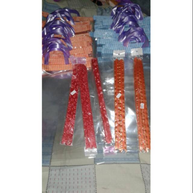 

Plastik parcel ultah + pita serut